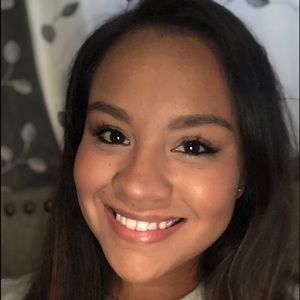 Meet your Posher, Alejandra